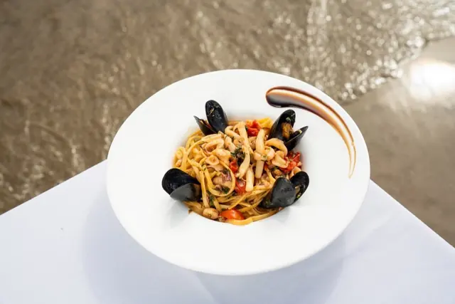 Linguini with Seafood and Nuts
