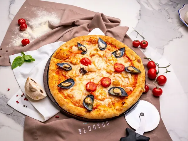 Seafood Pizza